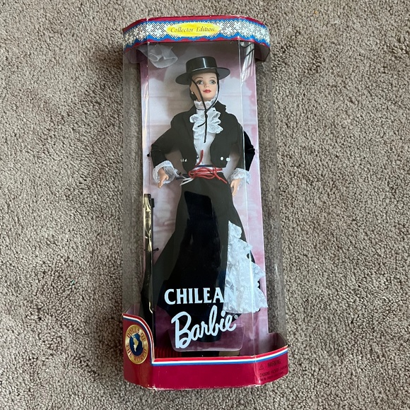 NEW in Box! 1997 Chilean Barbie Dolls of the World Collection - Picture 2 of 7